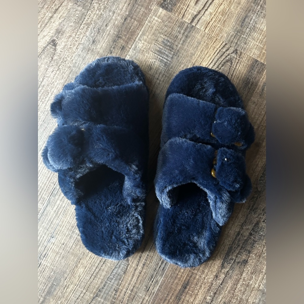 NWOT Loft Cozy Navy Faux Fur Buckle Slippers in Size 5-6